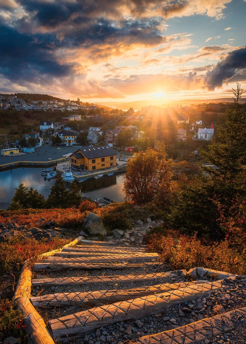gord_follett's tweet photo. A beautiful early Autumn view of Quidi Vidi Village during sunset! #newfoundland @NLtweets @ExploreCanada @weathernetwork https://t.co/Sx4GohUzj7