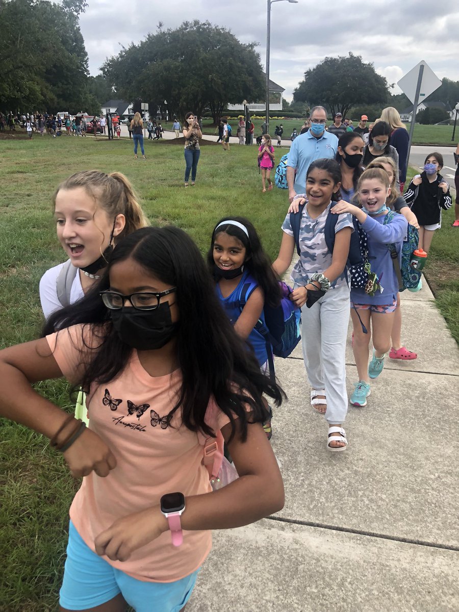 Ms_Hunt_'s tweet photo. Perfect weather this morning for international walk to school day @GreenHopeES https://t.co/NLvwwi1S00
