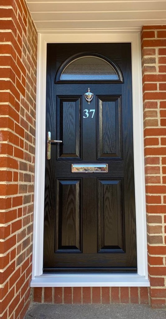 Few things look as strong as a dark door in the sunshine!
The contrast between the red brick and the black will turn some heads!
#Doors #hallmark #composite #homeimprovement #Humpdayhappiness #SDCltd  #nofilterneeded