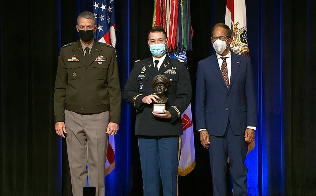 Congratulations to MacArthur Leadership Award winners, CPT Sean Glendening and CPT Justin Kman. The VCSA stated they are roughly 1 in 1800 amongst their contemporaries and charged each to build cohesive teams built on trust, mutual respect, and empathy. #ThisIsMySquad