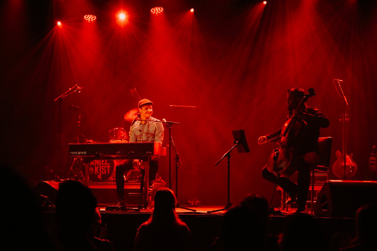 daankist's tweet photo. 'Blauwdruk' live @ De Vorstin, Hilversum (Foto: Josien van Oostveen) #blauwdruk https://t.co/PYSupqPvf6