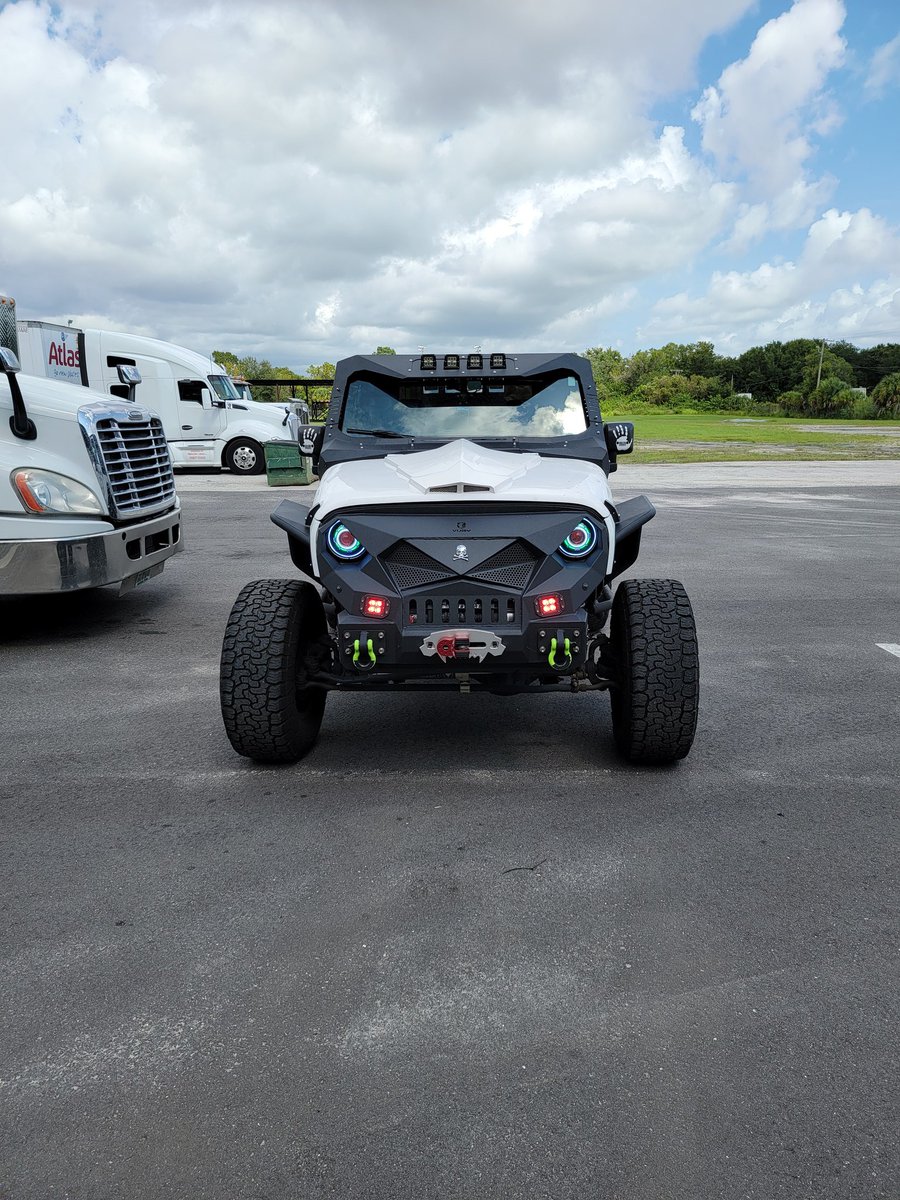 GidanoM's tweet photo. Here in Florida you're not allowed to have any Red,or Blue forward facing lights on your vehicle, the penalties are Steep..and like a little kid being told to eat their veggies, I grimace as I turn these features off on MY JEEP!!!MY JEEP GDI 🤬🤬🤬👿👿👿#DEMONEYE #JEEP #RGBLIGHTS https://t.co/sSfc6nMKQl