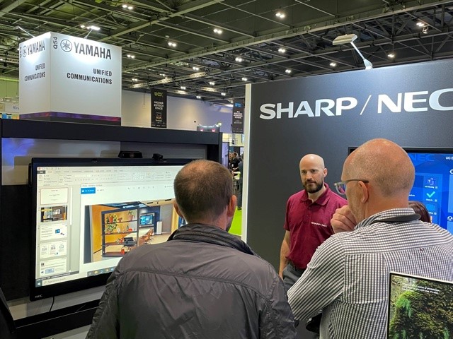 SharpDisplay_UK's tweet photo. Our Simon Hayes, #meetingroom &amp; collaboration specialist, demonstrating the WD551 #Windows #Collaboration #Display at @UCEXPO. See it for yourself on stand Q66.
#UCEXPO #AVTweeps https://t.co/f9v7KoU5px