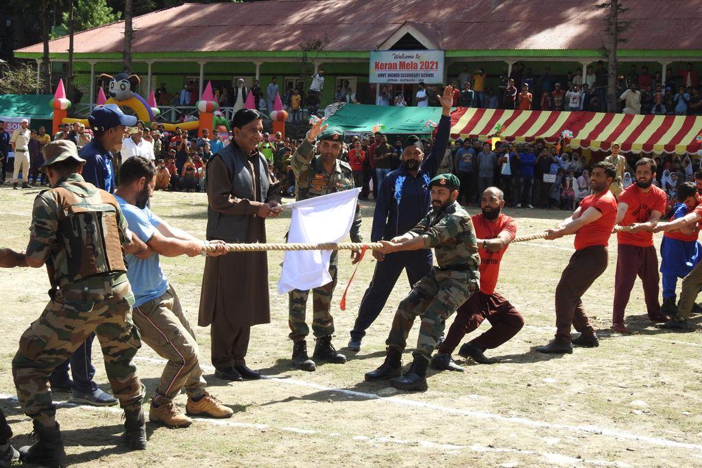 MustafaBhatt's tweet photo. Har lamha kuch kehta hai,
Khushi ka dariya har pal hi behta hai..
Har Kadam par Saath...
#Keran #Keranmela #Kashmir #Sports #girlspower #funvibes https://t.co/hheqKkF12A
