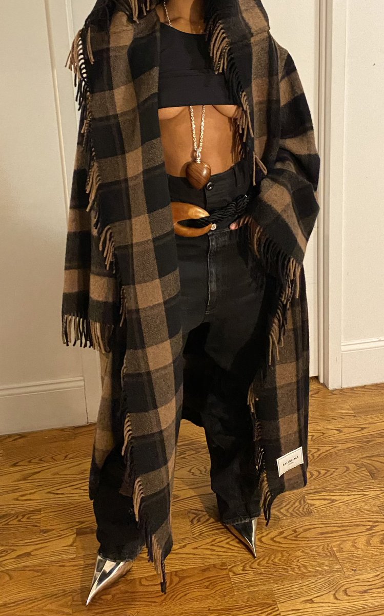 MelReneeStyles's tweet image. Reminiscing on late night fittings 🖤