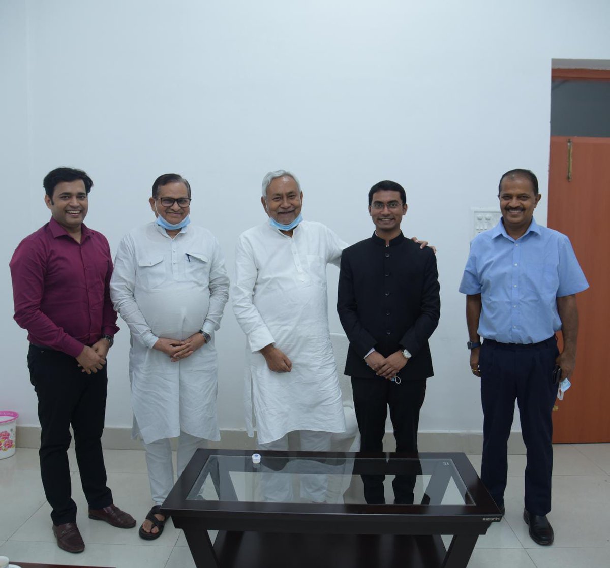 KashishBihar's tweet photo. #UPSC टॉपर शुभम कुमार ने सीएम नीतीश कुमार से की मुलाकात, मुख्यमंत्री @NitishKumar  ने बिहार का गौरव बढ़ाने पर दी बधाई और शुभकामनाएं https://t.co/jowNQE0NsY