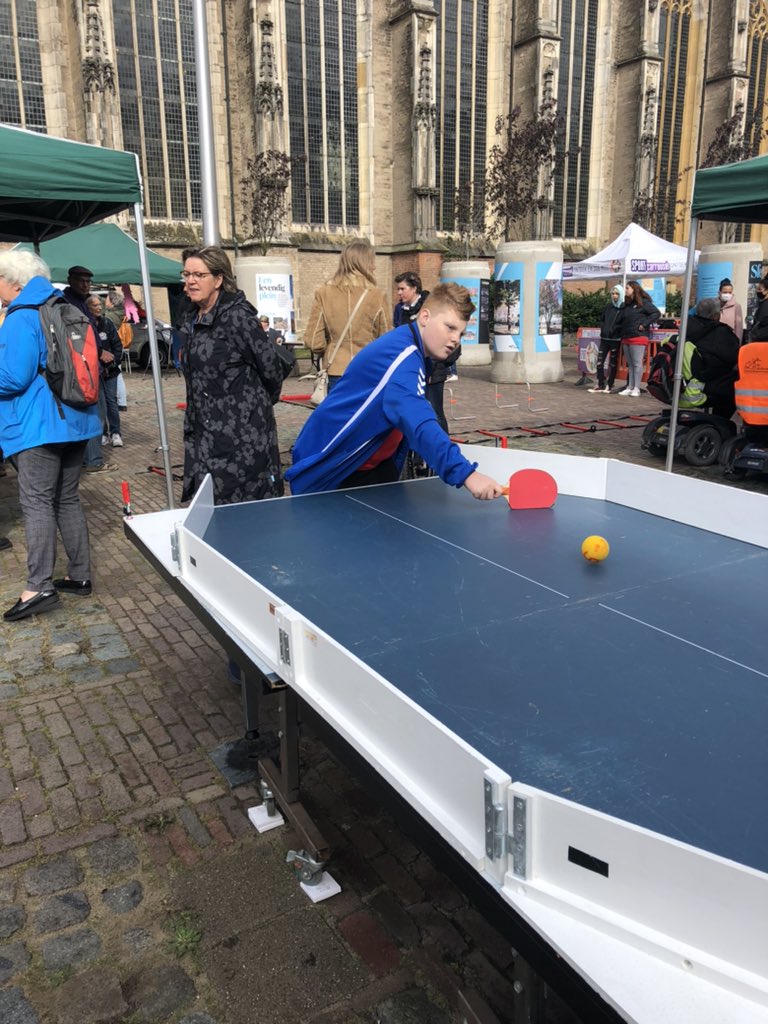 ChantalMigo's tweet photo. Manifest Deventer zonder Drempels werd vandaag ondertekend op #debrink wij mochten mee participeren, maar ook ondersteunen in sportactiviteiten en horeca werkzaamheden #iedereendoetmee #weekvandetoegankijkheid @Iedereenactief @lindedeventer https://t.co/tBMFDHVyGV