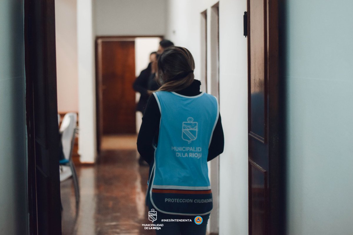 Proteccionlr's tweet photo. ✅EN ESTOS MOMENTOS ✅
Se realiza control estricto de bioseguridad en el @ConcejoLaRioja para que de esta manera se pueda llevar a cabo Sesión ordinaria N° 992 de la mejor manera.
#munipresente #larioja #InesIntendente https://t.co/eXj2mJ3M30