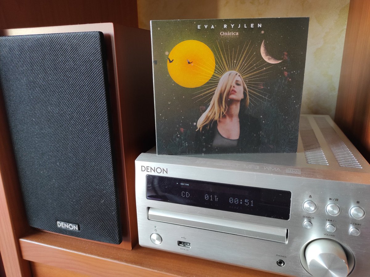 davidmonserrat_'s tweet photo. #Onírica (2021) de @EvaRyjlen és un #discazo 🥇 Gaudeix-lo amb la #ressenya que li dedico a @musicacronica 𣀽񈠠#evaryjlen #pop #rock #musicacronica #denon > https://t.co/lOTIsW8dBf https://t.co/uooj81OiEB