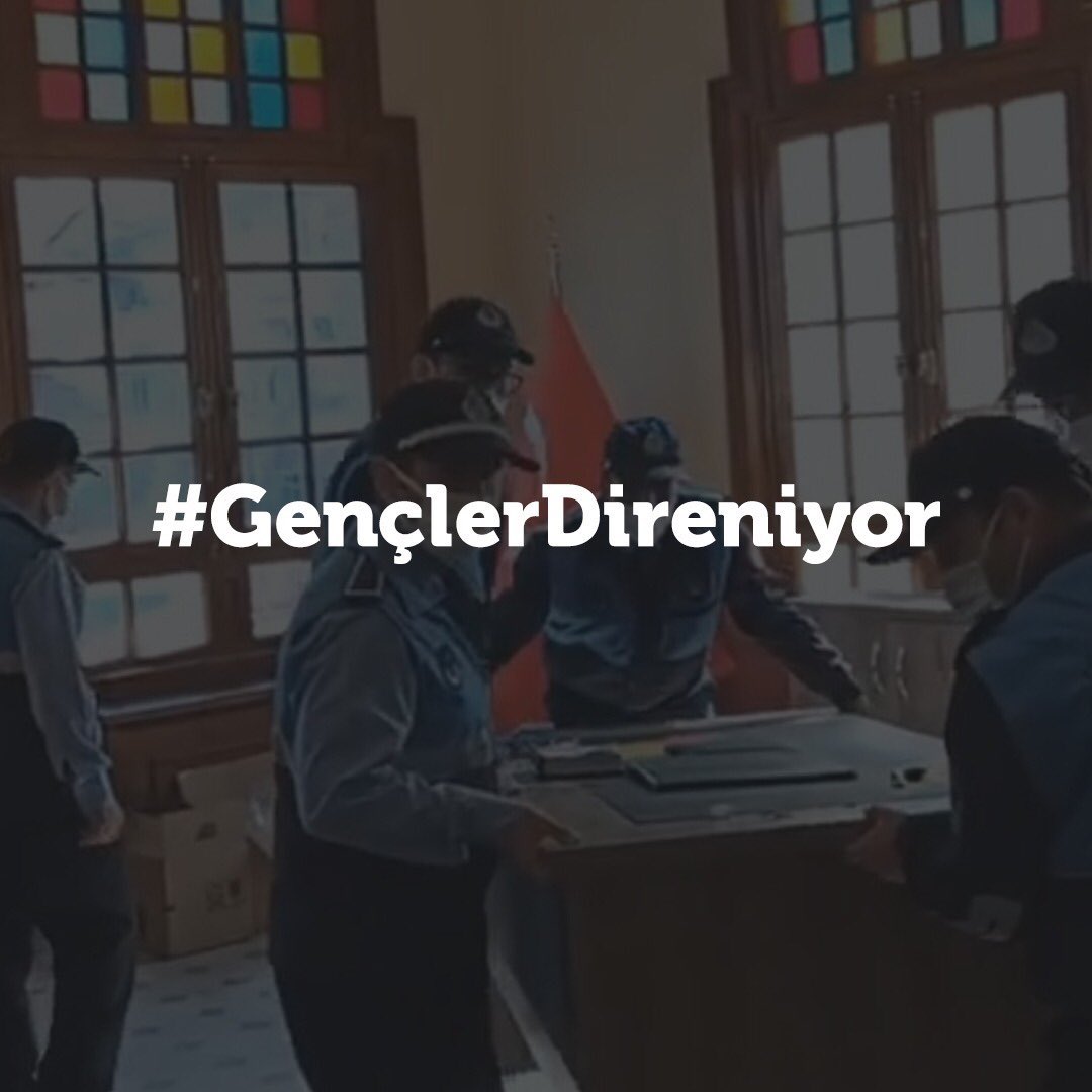 #GençlerDireniyor
Gençliğin merkezine pıranga VURAMAYACAKSINIZ!
#GeldikleriGibiGiderler