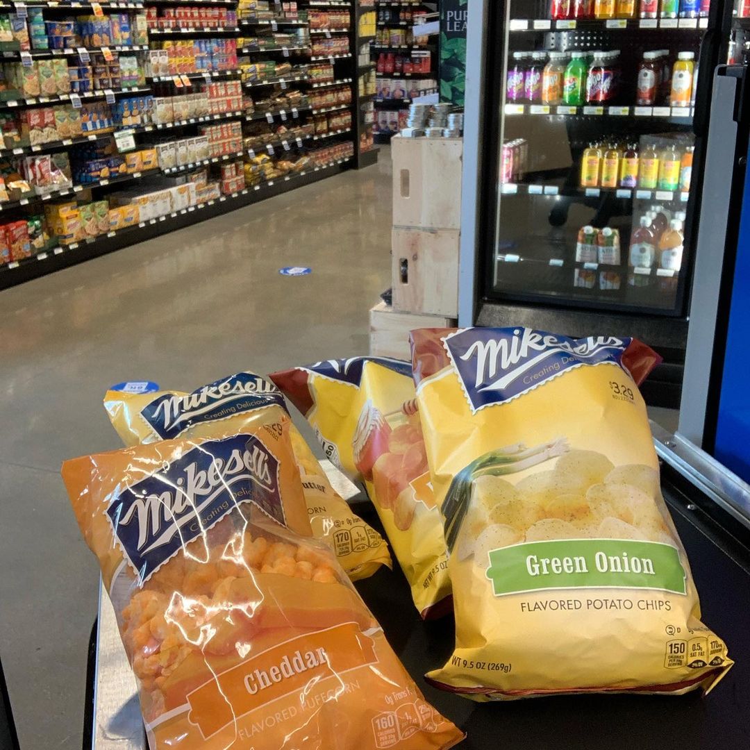 mikesellssnacks's tweet photo. Wondering where you can get your hands on a bag of your favorite #Mikesells snacks?! 🤔

Check out your local @GiantEagle, snackers… we think you’ll like what you see 😁🥔
Be sure to post and tag us when your goodies arrive!
 
Photo Creds: IG/kingdomwoman143 https://t.co/CG5yLjBEFq
