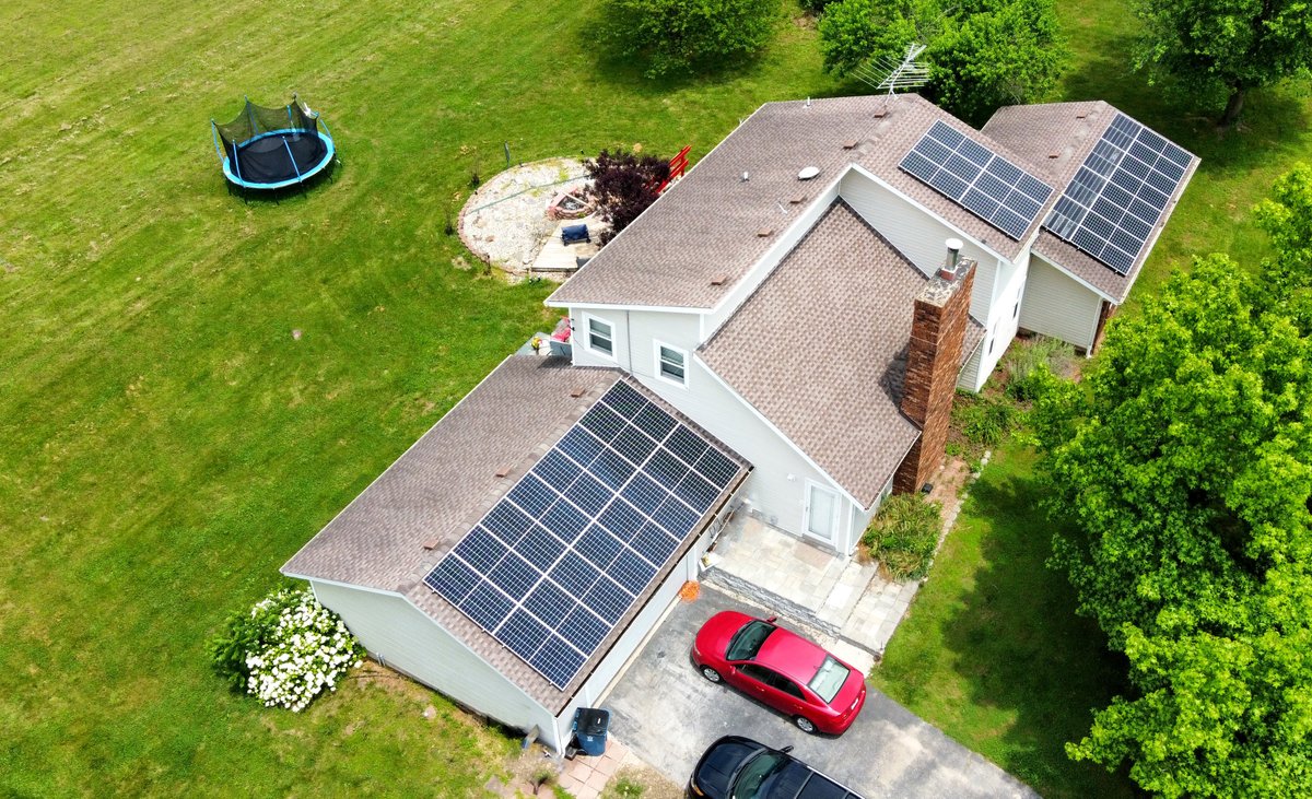 GoMOsolar's tweet photo. Power you life with the sun 😎  🙌

#solarsolutions #sun #energy #greenenergy #Gosolar #solarpanels #solarhome #renewableenergy #Ssofamerica #missourisolar #savetheplanet #417solar #GoSolarGo #like #follow https://t.co/MpB8e5KVzI