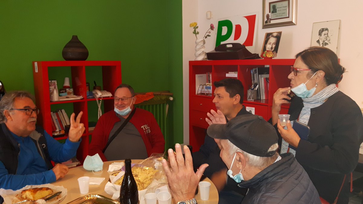 dianacomari's tweet photo. Questa mattina al #CircoloPD di #Niguarda un primo brindisi per la bella vittoria elettorale a #Milano e in #Municipio9 e per festeggiare Giorgio Bettoli, eletto in Consiglio di Municipio. https://t.co/SfQka5LMZb