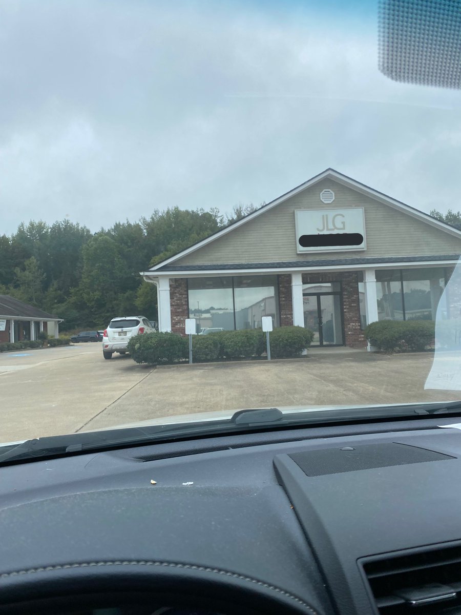 PriceStLegend's tweet image. Starkey is a lawyer after all! Except you can’t see through the windows…. What are they making you do in there?? #blinktwice #forhelp