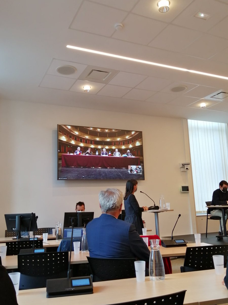 Cet après midi nous sommes présents à l'hôtel communautaire et urbain de Poitiers pour signer le partenariat avec Santa Fe ! 😀 Signature en direct avec l'Argentine 😍 #partenariat #projet #renovationdepatrimoine #Argentina