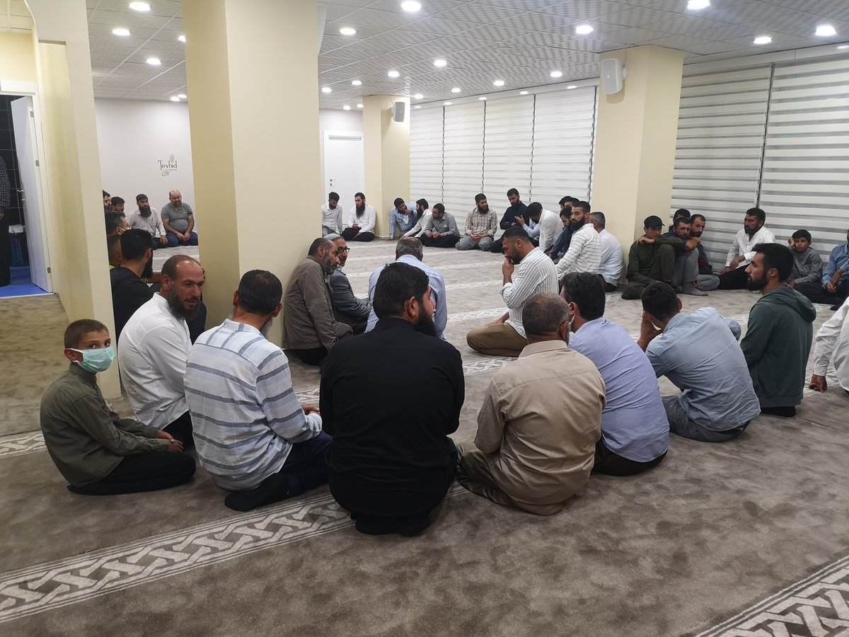 🔴Tevhid Dergisi Van ve Diyarbakır temsilciliklerine de, PKK tarafından silahlı saldırılar düzenlendi, dergi binaları göstericiler tarafından basılarak yakılmak istendi.  

Her şeye rağmen Tevhid Dergisi'nin bölgedeki İslami davet çalışmaları aralıksız olarak devam etmektedir.