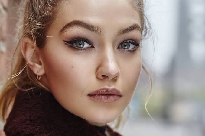 CubeNigeria's tweet photo. Hair; Blonde,
Height; 5 ft 10,
Eyes; Blue~Green.
Location; Beverly Hills.
Well traveled. 
These are the possible specs for any Beauty wishing to be the Face of our House of the week; Burberry.

&amp; our WCW❤️Jelen Noura Hadid aka Gigi Hadid has all these specs ticked &amp; even More... https://t.co/atRFAjguiL