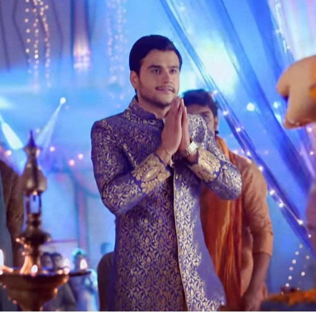 DevandAnkushFC's tweet photo. As we await the arrival of Mother Goddess Durga from her heavenly abode, here's wishing you @ankush_arora9 a very blissful Mahalaya. https://t.co/qA5fZ1Og30