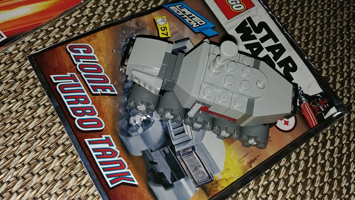 dengar69's tweet photo. Nueva Revista Lego Star Wars de Octubre, en este caso con un minikit para construir un Clone Turbo Tank muy robusto. Ya en los Kioscos para todos los fans de #lego y #starwars
@BlueOceanSpain @LEGO_Group @DisneySpain
#turbotank #legostarwars #blueoceanspain #bricks #brick https://t.co/oN0MIBJMF0