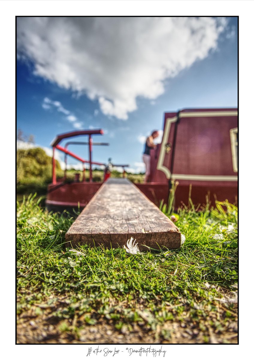 Idreamofpiepics's tweet photo. On recommendation of staff at @CaenHillMarina we threw the gangplank down early to enjoy the best chips in a pub ever, lovely bar staff & the changing light of a beautiful eve on the #Kennet & Avon #Canal #Seend #Wiltshire #Lifeintheslowlane @CanalRiverTrust
@CRTWalesandSW 😍⚓️ https://t.co/RssL2JVuYk