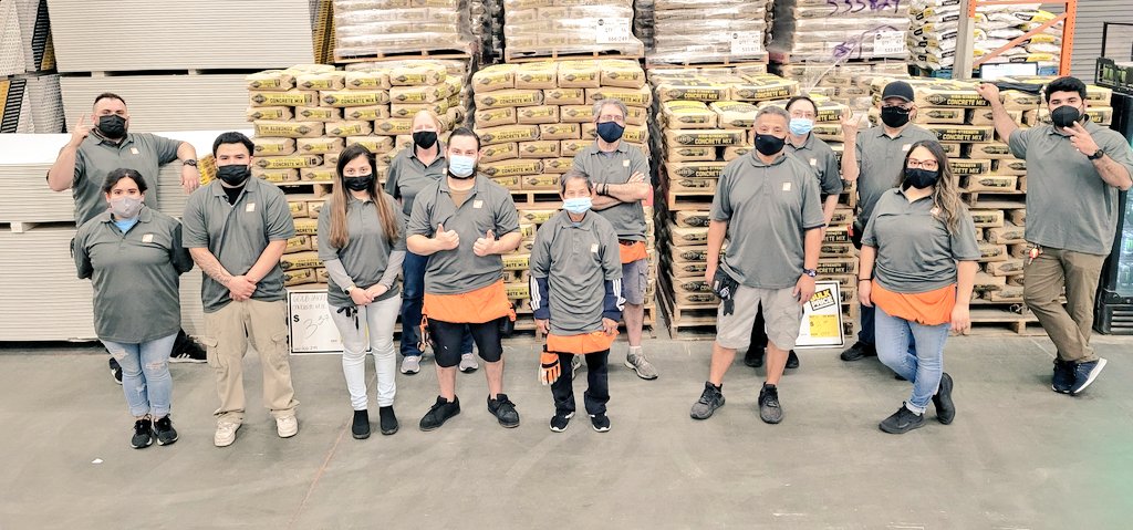 SmithE6621's tweet image. 6621 Freight Team having some fun celebrating #CAM2021 Twin day was a success.#HDStrong @MikeHubbard5580 @BunthanHD6621 @Cesar93THD @sergioasm @RachelUlloa_ @MRSSAHD
