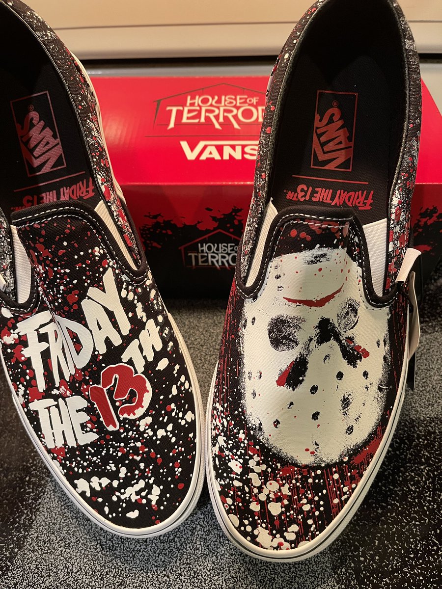 kyzman's tweet photo. New shoes. https://t.co/EfIKLpjDGs