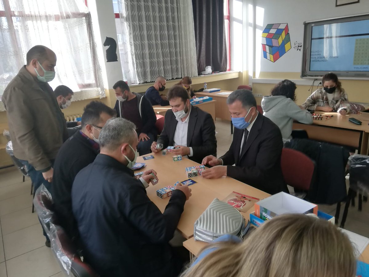 Kilic_Alican's tweet photo. Öğretmenlerimizin hem öğrendiği hem de eğlendiği Akıl ve Zeka Oyunları Kursunu ziyaret ettik.

Kurs öğretmenimiz @emre06y'a ve öğretmenlerimize teşekkür ediyoruz.

@MemAnkara
@Harunfatsa
@cbkkaymakamligi
@cubukilcemem
@CubukOgretmen
@cbk_okulsagligi
@HayriAslanOOkul 
@yahsibo06 https://t.co/L4tbAMU97y