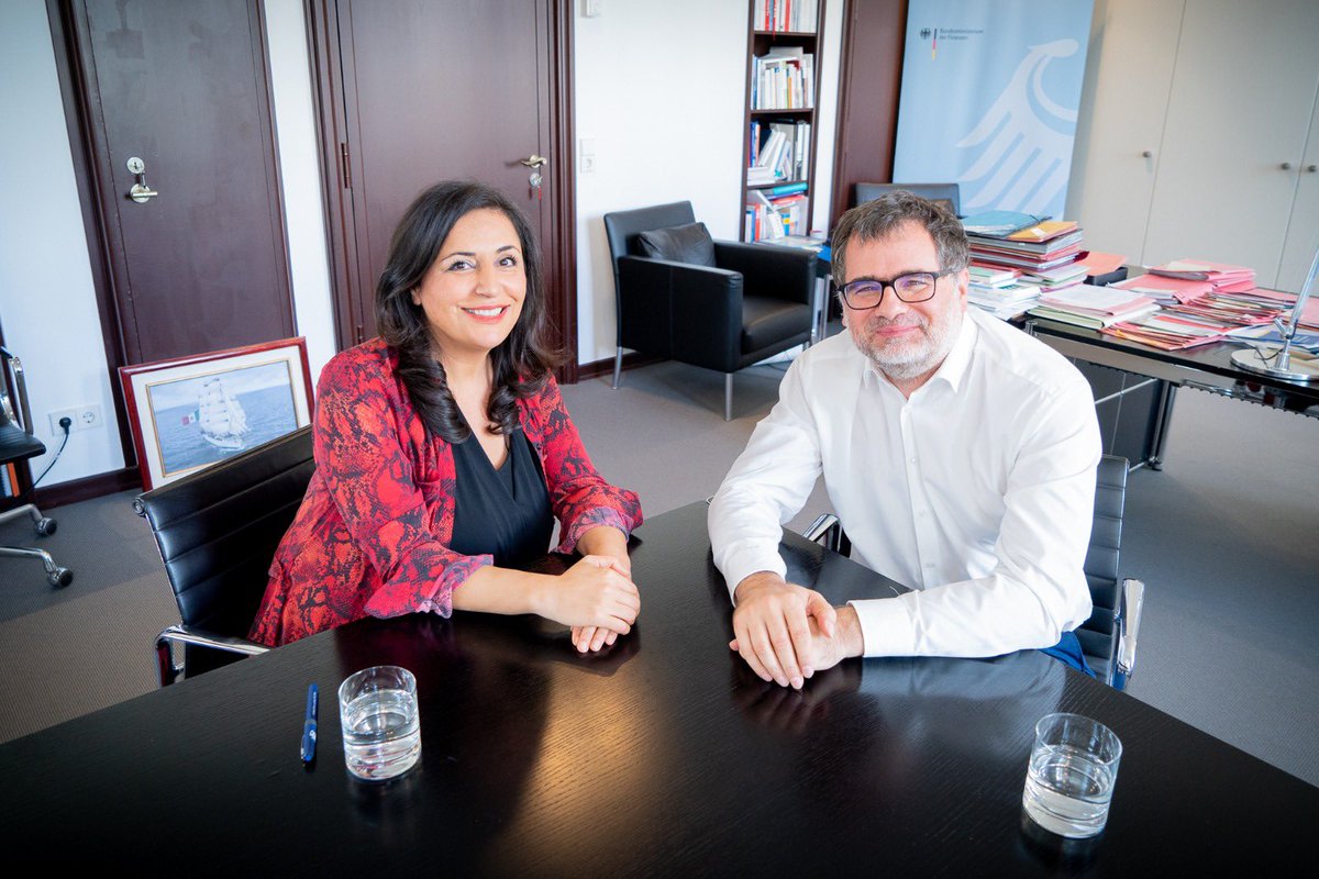 Düzen Tekkal (@duezentekkal) on Twitter photo Heute habe ich <a href="/W_Schmidt_/">Wolfgang Schmidt</a> interviewt. Es ging unter anderem – wie sollte es anders sein? – auch um die kommende Bundesregierung. Sein persönlicher #GermanDream: Dass 🇩🇪 ein Hoffnungsland wird. Das ist schon sehr nah dran an #MutRepublik! Das ganze Gespräch kommt die Tage. 🙌🏼 Heute habe ich <a href="/W_Schmidt_/">Wolfgang Schmidt</a> interviewt. Es ging unter anderem – wie sollte es anders sein? – auch um die kommende Bundesregierung. Sein persönlicher #GermanDream: Dass 🇩🇪 ein Hoffnungsland wird. Das ist schon sehr nah dran an #MutRepublik! Das ganze Gespräch kommt die Tage. 🙌🏼