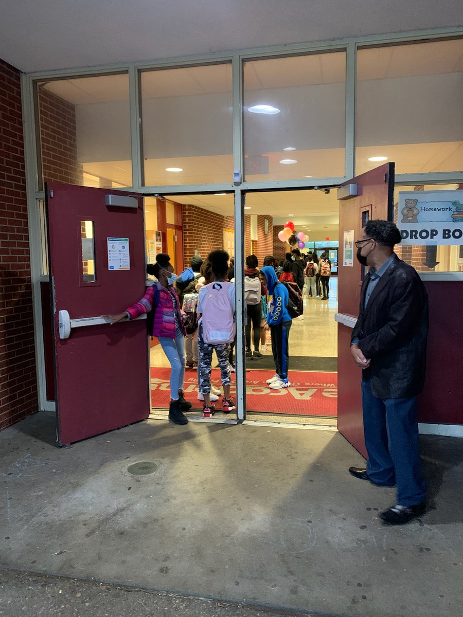 DPD10Pct's tweet image. 10th precinct NPOs greets the students at Hope Academy this Morning.  #countday.