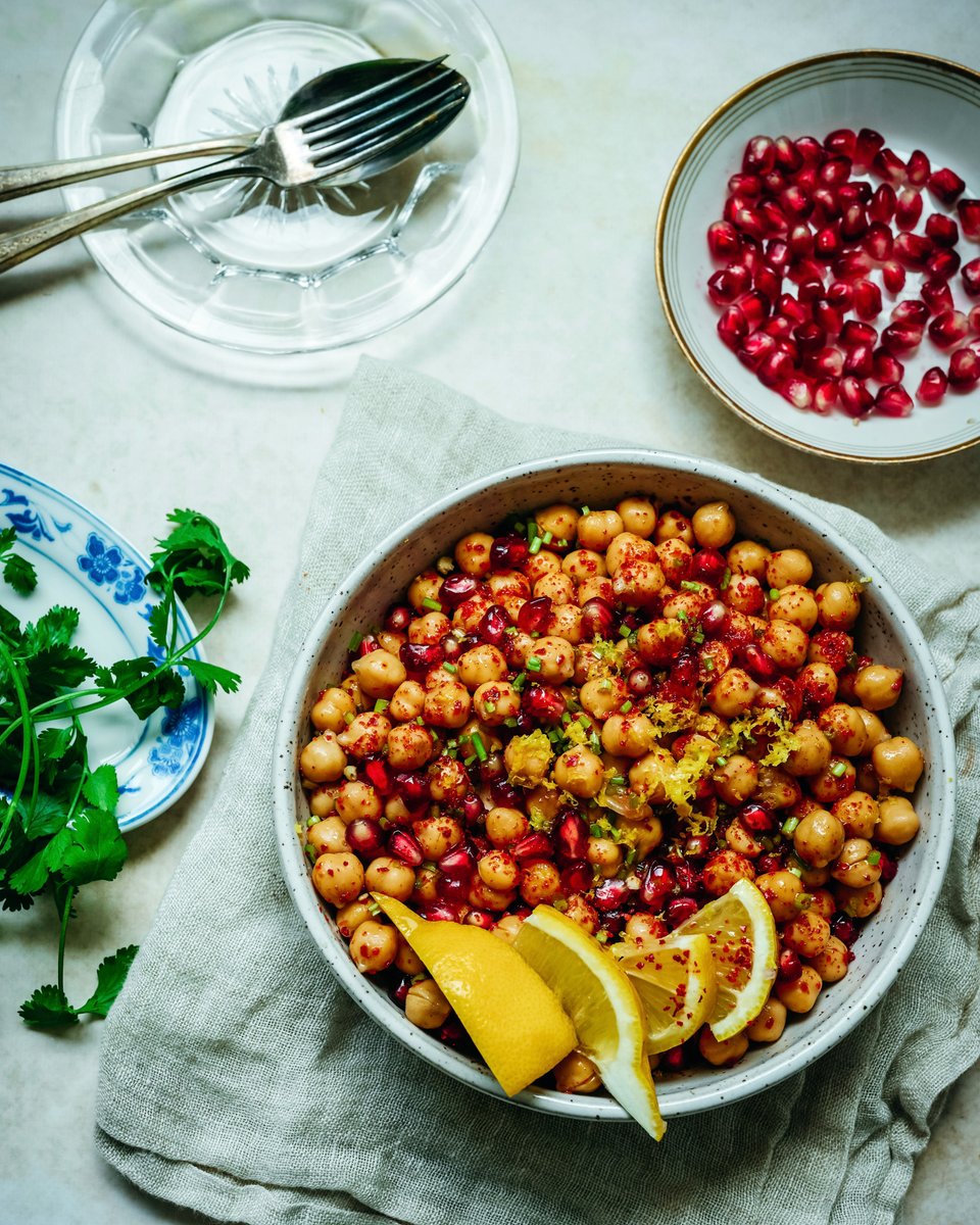 Here's a photo of my chickpea and pomegranate salad, the recipe is on Instagram; here's the link instagram.com/p/CPQ6SNcg2zl/…