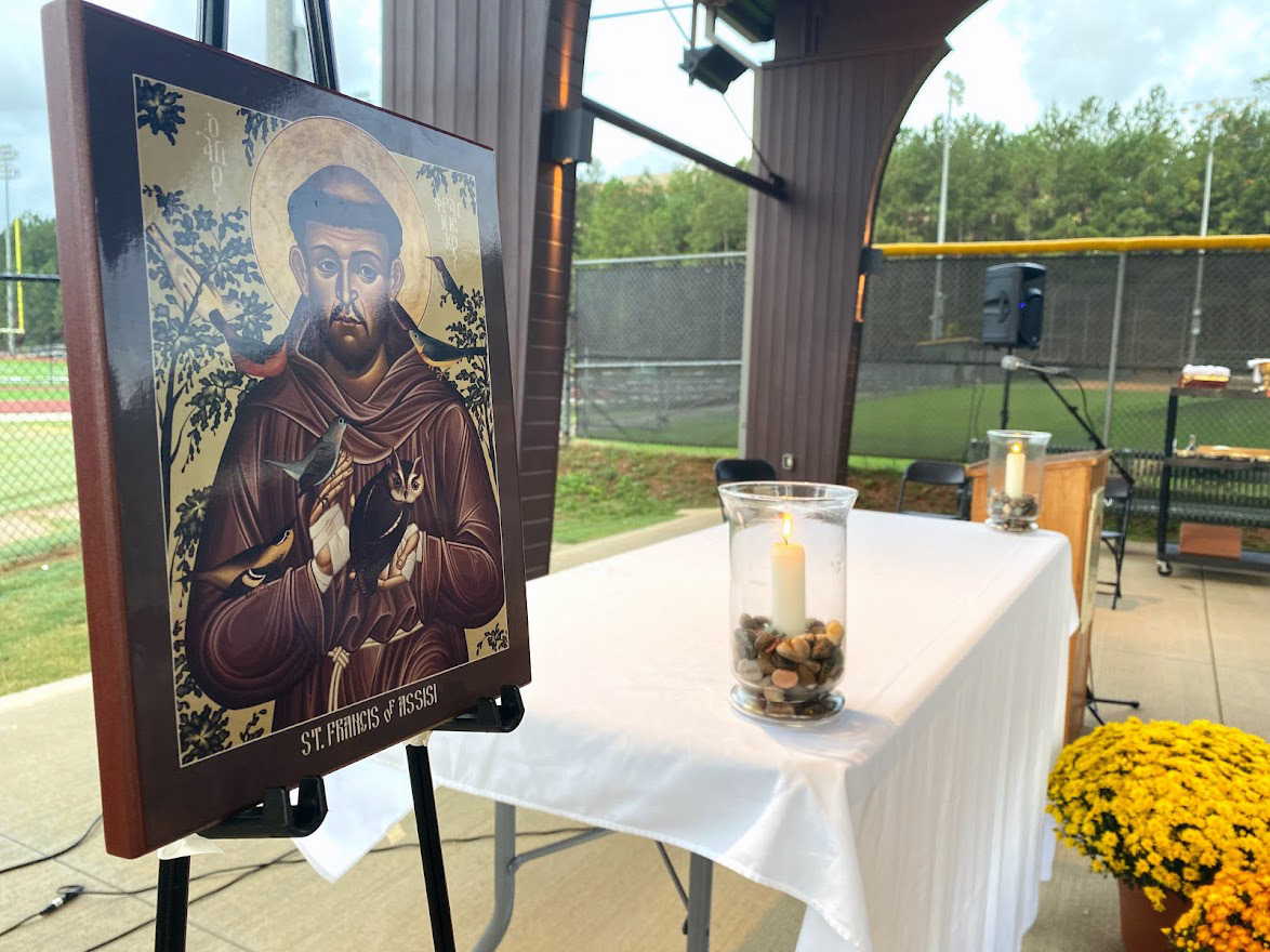 cghsnc's tweet photo. Thanks to the Franciscan Youth International ministry group (@FYI_cghsnc) for hosting a beautiful Memorial Mass for St. Francis of Assisi this morning. We were grateful to have Fr. Orzechowski, pastor of Immaculate Conception Catholic Church, with us to lead the service. https://t.co/b3Edddj7Er