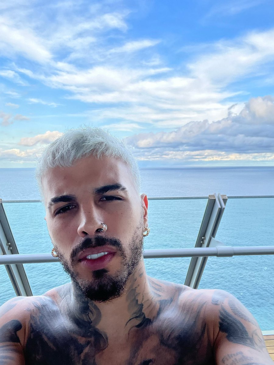 rauwalejandro's tweet photo. Cerrando el capitulo de “Vice Versa”🌴🌊⛵️🎶 https://t.co/f1IYf2nNvT