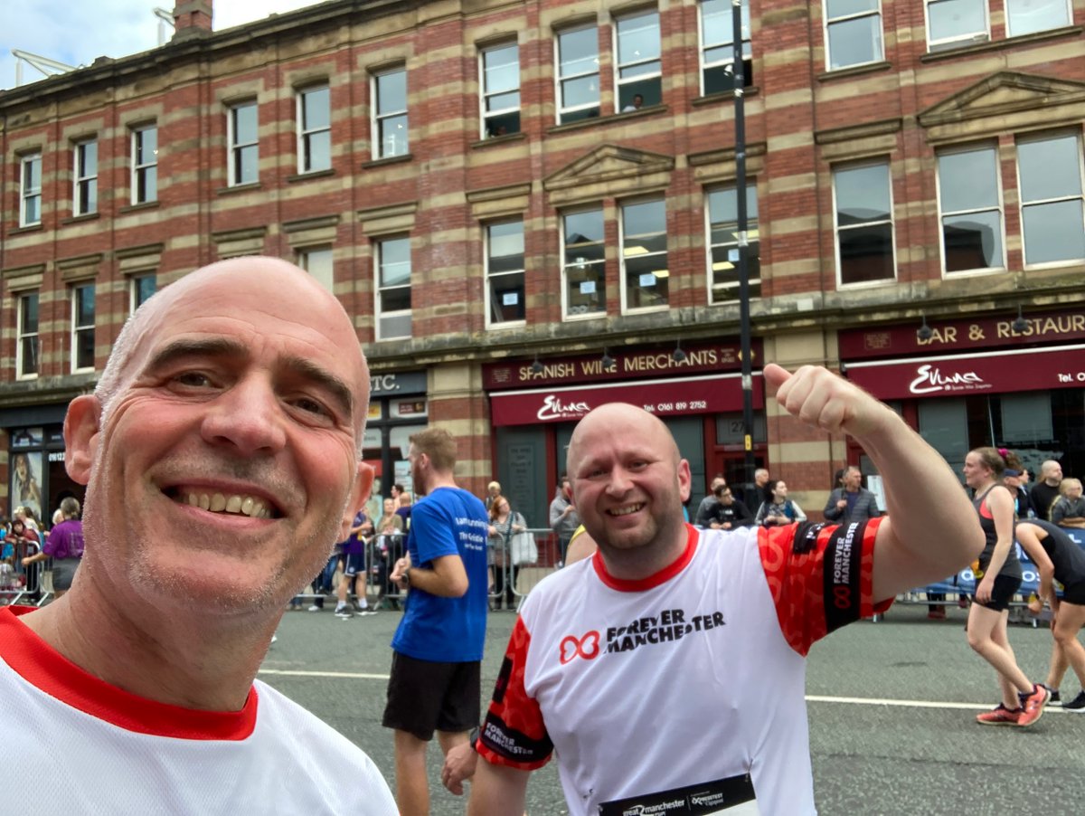StagecoachGM's tweet photo. We're so proud of our colleagues who raised over £3.3k for @4EVERManchester by taking part in the Manchester 10k 👏👏👏https://t.co/ksbsXR45YL https://t.co/JTndXH4yPu
