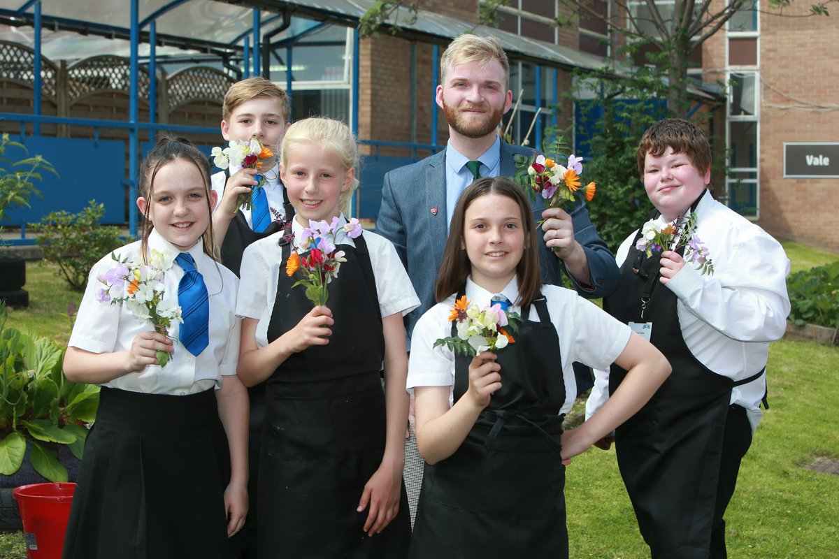 TodmordenHigh's tweet photo. Tomorrow is our Virtual Open Evening! Come and join us online at https://t.co/N5jWIdfaN8 from 6pm onwards to find out all about our school. #teamtod #calderdaleschools #ARCHvalues #openevening2021 https://t.co/QvgJgkTEPn