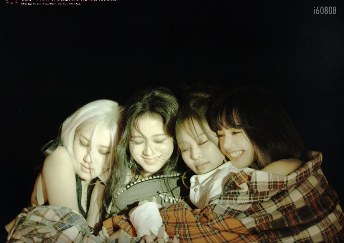 SLalisarin's tweet photo. Felicidades a Hwang Bo-Kyung por ganar a la peor CEO del año, felicidades a YG ENTERTAINMENT por ser una empresa machista y xenofobica, no acepta que necesita a 4 mujeres para seguir de pie. 

LISA DESERVES BETTER
#YGTalkToUs 
JUSTICE FOR LISA
#YGLetLisadoHerWork https://t.co/fzypCWPepM