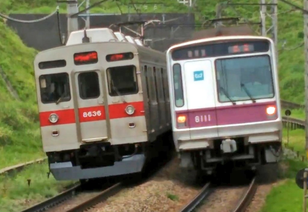 hayabusa1113's tweet photo. 6年前たまプラーザで撮影した車両。
もうこの2編成(東急とメトロ)廃車してたんだ😭
※スマホ撮り画質悪いです
#8636F
#8111 https://t.co/6waDj4tSvu