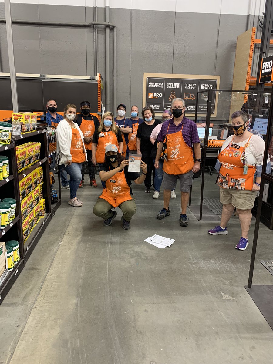 Recognizing CXM Amira ( at our opening pep rally) for doing an excellent job in her new role and truly living our HD Values!👏Keep up the awesome work!!!