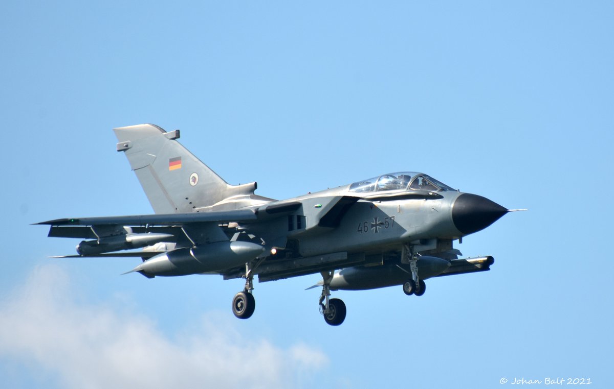 marnebalt's tweet image. Genieten van beelden en geluid (sorry @Meekmyday )
bij @VlbLeeuwarden  #vliegtuigspotten #FWIT #oefening #tornado #f16 #eurofighter #F35 #Lightning