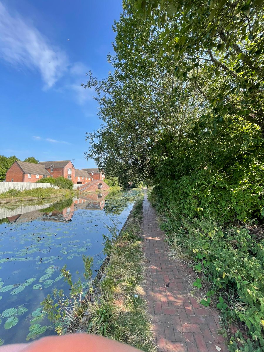 Before and after photos of Some great work today cutting back the overgrowth on the tow path in tividale! Our volunteers done superb! 
<a href="/CRTWestMidlands/">Canal & River Trust West Midlands</a> <a href="/CRTnotices/">Canal & River Trust</a> @CRTvolunteers  <a href="/Cllr_Oldbury/">Cllr Rizwan Jalil</a>