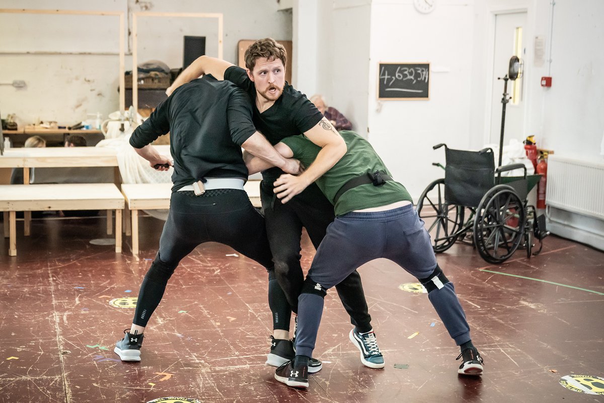 AlmeidaTheatre's tweet photo. 👀 We've just spotted a few tickets available for tonight's performance of Macbeth 

Grab them before they're gone 🏃🎟️ >> https://t.co/QAwhxok2n0 https://t.co/MHX59dJX9T