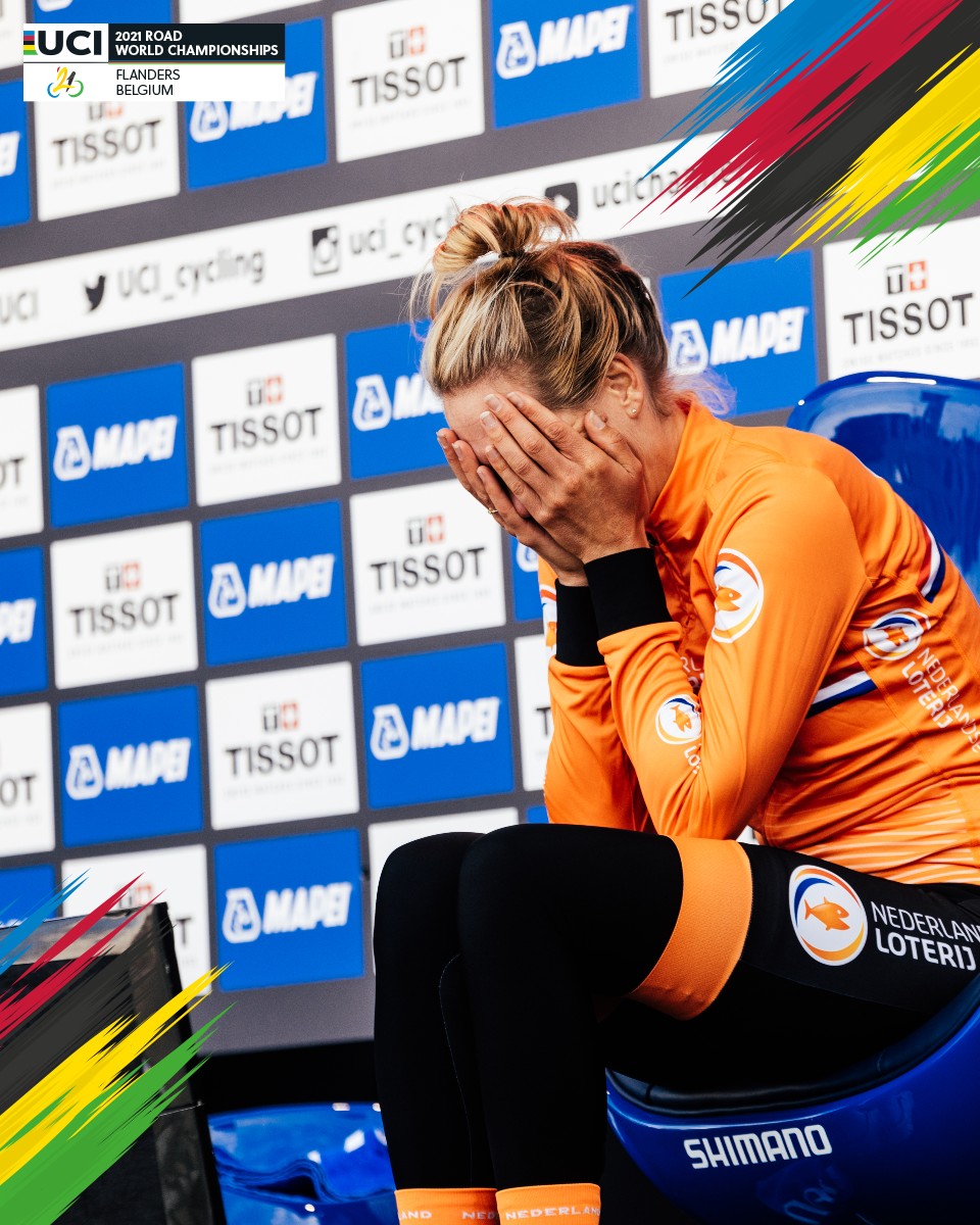 flanders2021's tweet photo. 🌈 When you realise you get to wear the rainbow stripes again after 8️⃣ years! ➡️ Click &amp; swipe to see @ellenvdijk's most genuine reaction to the final of the individual time trial of the elite women. 😍#Flanders2021 https://t.co/Vp9zFDbtP6