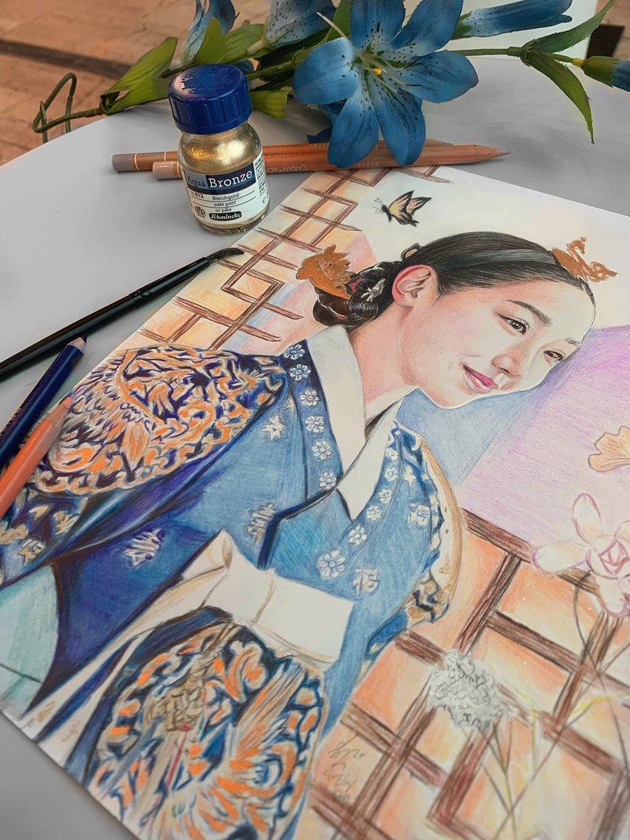 artbysara_'s tweet photo. Mr Queen 👑 Kdrama 
Drawn on @SMLTArt authentic drawing paper in size A4 with @PrismacolorUS premier pencils, #carandache Luminance pencils &amp; #schmincke Aqua Bronze 

https://t.co/toAcaOfZ6u 
#pencilart #kdrama #artwork https://t.co/jTLRyP749w