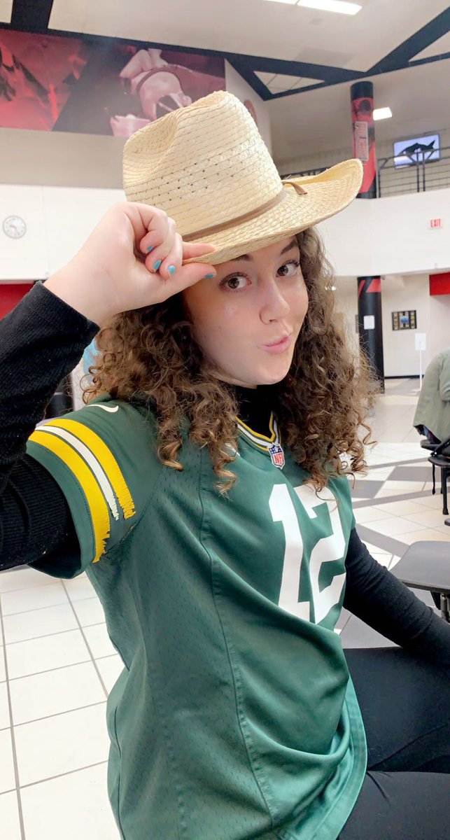 savmalicoat's tweet photo. day 3 character day🏈 🤠 @PTownStuCo https://t.co/w0t845rBIV
