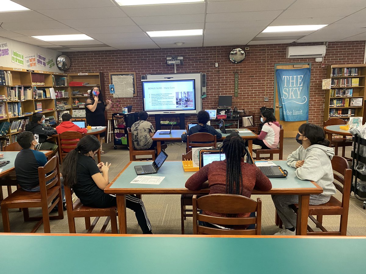 BSMSLibrary's tweet image. Research is off and running! Mrs. Heller’s Ss are researching science careers! @BayShoreMSLrnrs @BayShoreSchools @ChrisKauter #dreamleadachieve