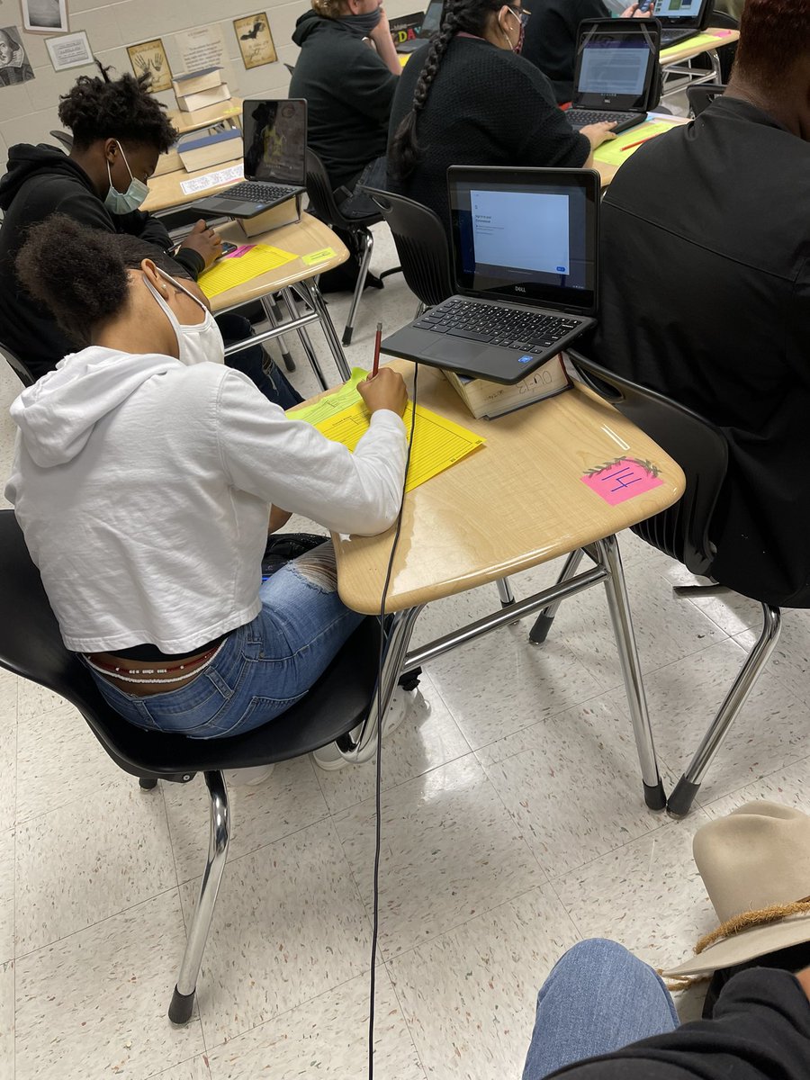 SassyLitTeacher's tweet photo. Cornell Note Taking is happening at Alcovy in Mrs. Fils’ class. Students use this skill while reading “The Scarlet Letter”. Great tool for any class, and for life. 
#NCSS #Alcovy #TigersRoar https://t.co/fNJ4xKzCrf