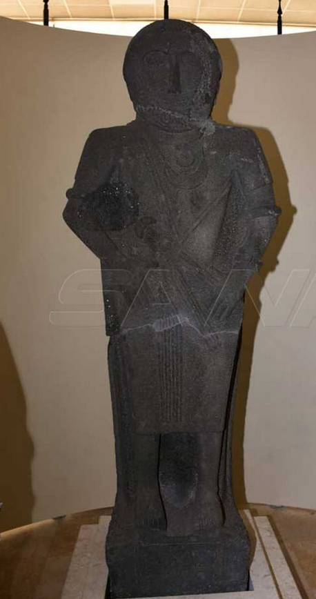 eye_syrian's tweet photo. The Aramean statue of Ain al-Tell dating back to the end of the 9th century BC has been presented at the National Museum of #Aleppo today. The statue had been havily damaged by terrorists.

#Syria https://t.co/qBChoEPip5