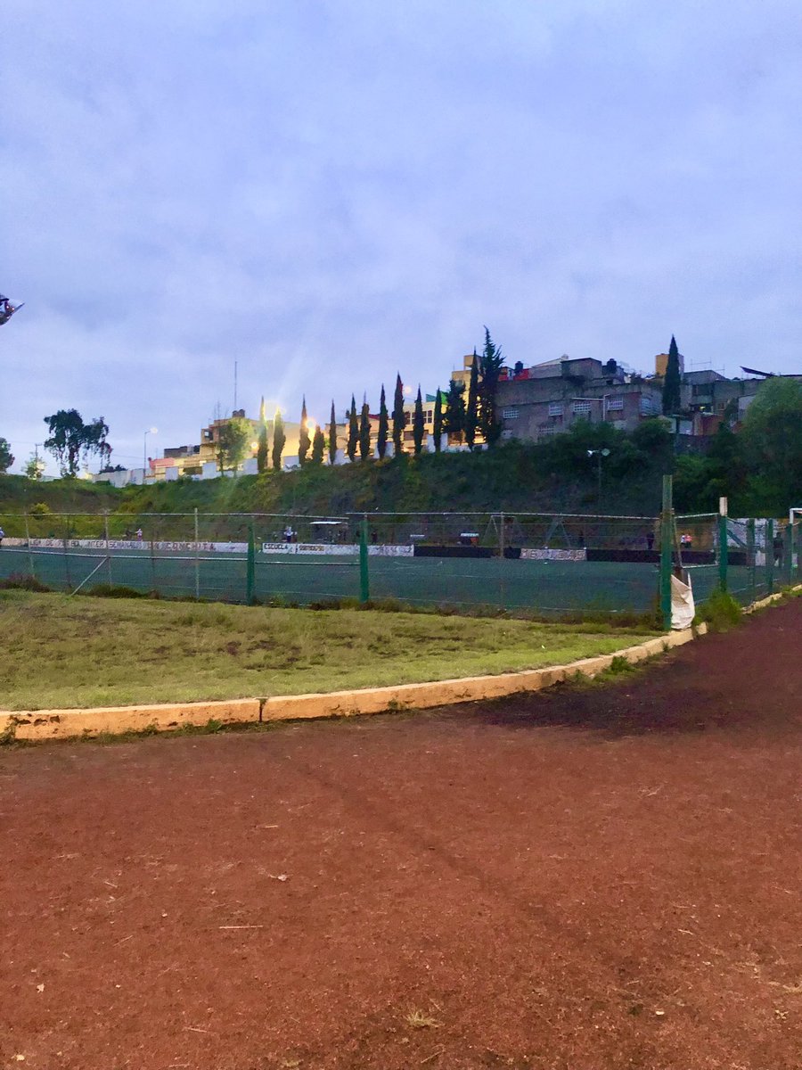 RicardoMch10's tweet photo. Tengan estupendo Miércoles Atletas🙌6k cumpleañeros en pista🏃♂️correr es vida #AsicsMexico
#YoElegiCorrer #FalconsRunners #MeEncantaCorrer #TemploRunner #EntreRunners #FenixRun_Puebla
#ComuniRunners #RunningWhithLibertad
@ManicomioRunner
#mexrun
#marathorunners https://t.co/021FXHvPrk