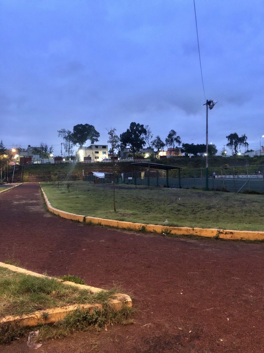 RicardoMch10's tweet photo. Tengan estupendo Miércoles Atletas🙌6k cumpleañeros en pista🏃♂️correr es vida #AsicsMexico
#YoElegiCorrer #FalconsRunners #MeEncantaCorrer #TemploRunner #EntreRunners #FenixRun_Puebla
#ComuniRunners #RunningWhithLibertad
@ManicomioRunner
#mexrun
#marathorunners https://t.co/021FXHvPrk
