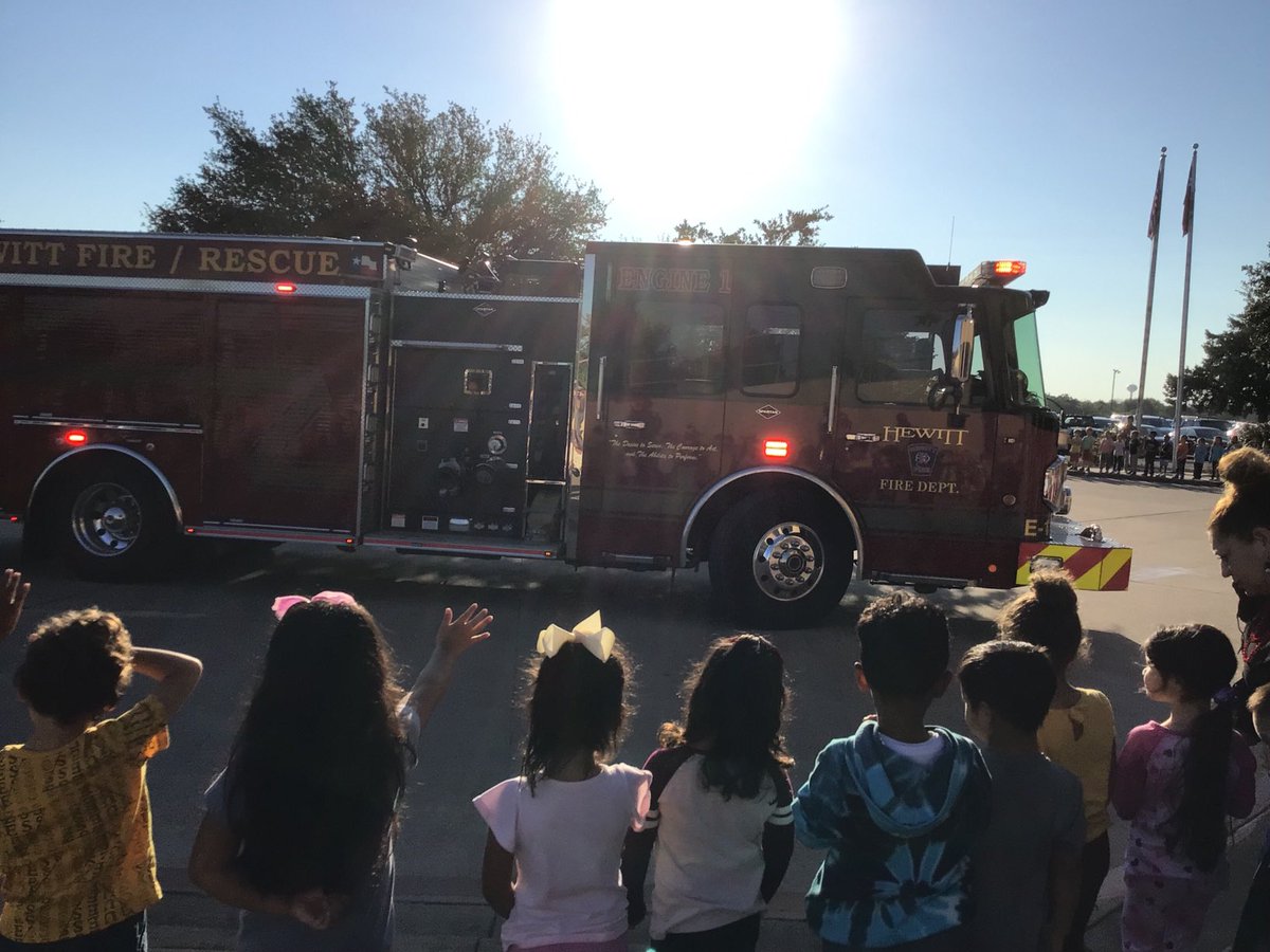 gloff_melanie's tweet photo. ⁦@HewittElem⁩ we want to thank the Hewitt Fire Department for na WONDERFUL Fire Safety Parade today. #BrightFuturesAtHE https://t.co/cRamRd7aJC