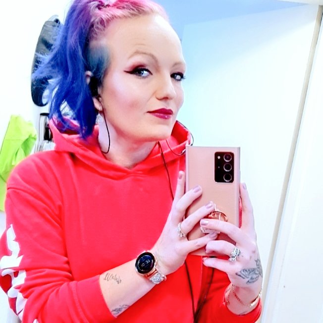 Schönen Mittwoch wünsche ich euch ☺😁💙

#ProudMom #piercedmom #tattoed #selflove #PicOfTheDay #redbluehead #samsunggalaxynote20ultra #samsungwatsch #gamerinmitleidenschaft
